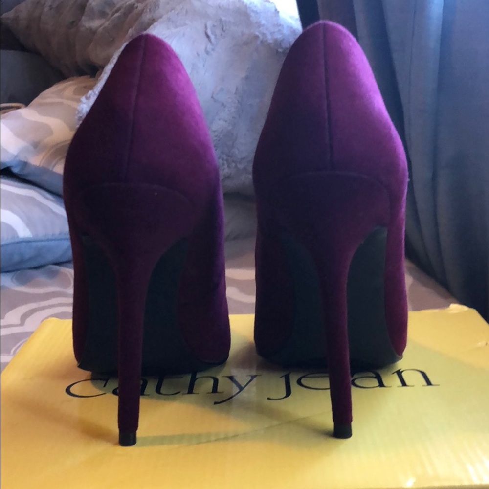 Heels - Picture 3 of 3